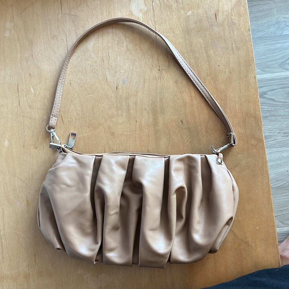 Minimalist Ruched Bag - Picture 2 of 2